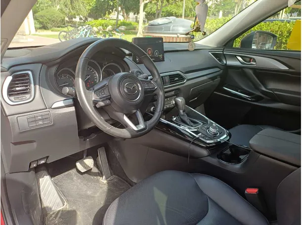 Car image 11