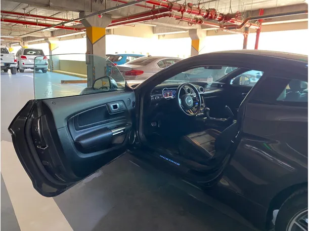Car image 10