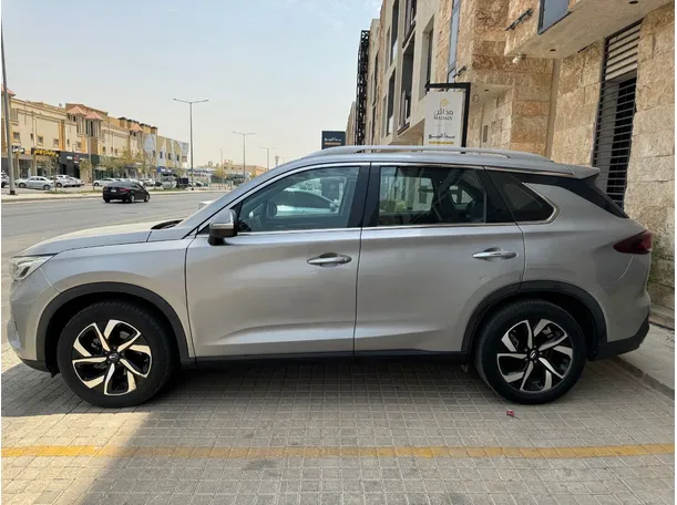 Car image 7