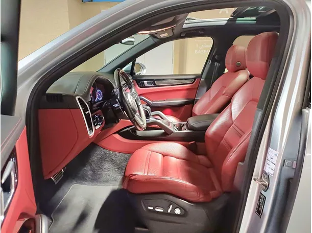 Car image 11
