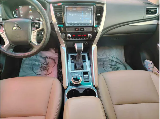 Car image 25