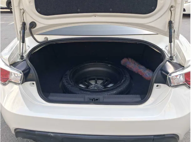 Car image 18