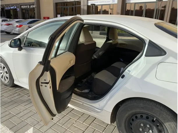 Car image 12