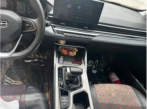 Car image 12