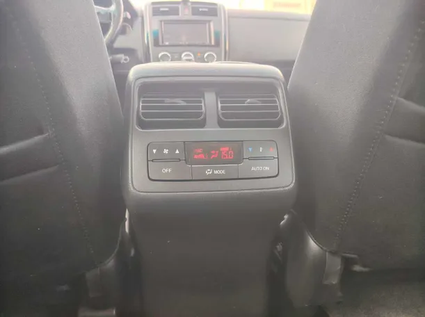 Car image 27