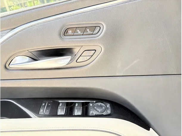 Car image 27