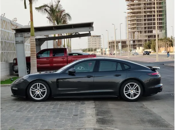 Car image 8
