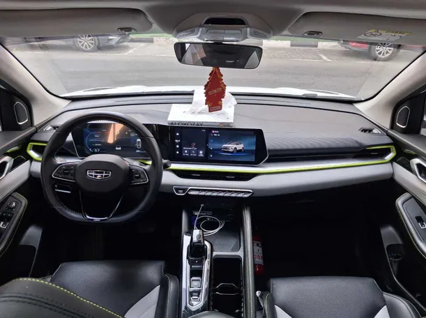 Car image 15