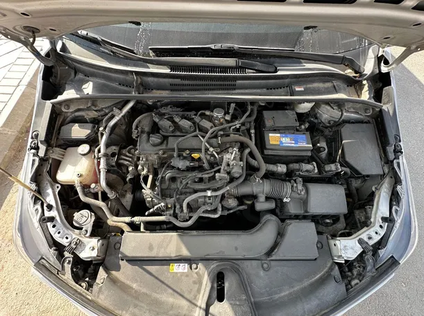 Car image 25