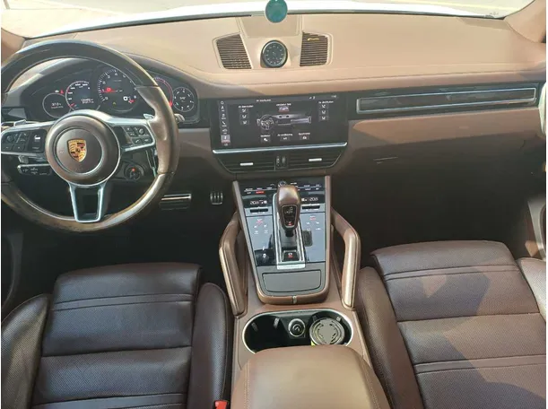 Car image 16