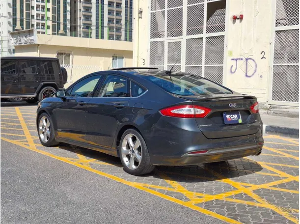 Car image 5