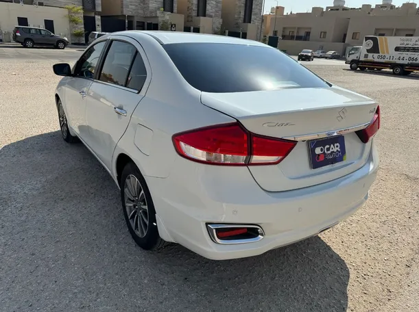 Car image 7