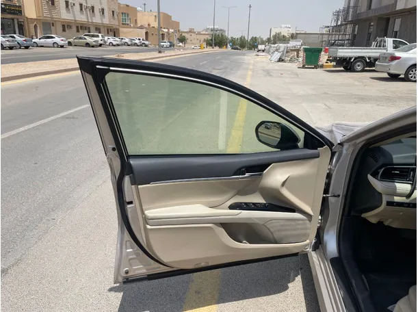 Car image 11