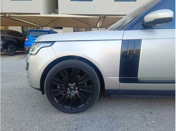 Car image 9