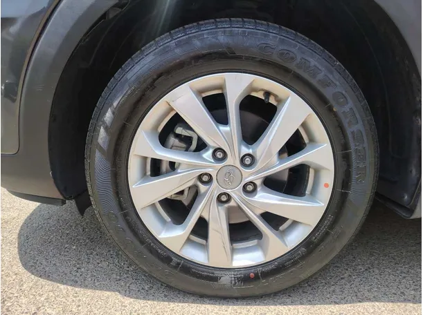 Car image 10