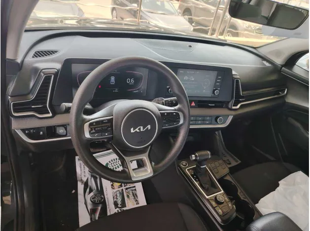 Car image 15