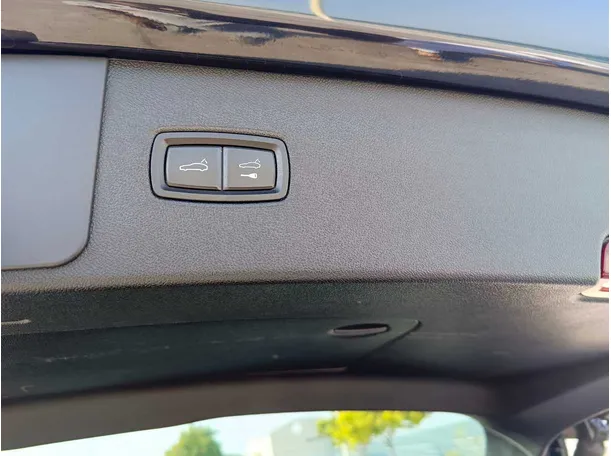 Car image 33