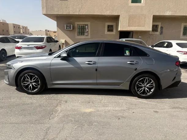 Car image 8
