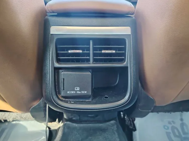 Car image 27