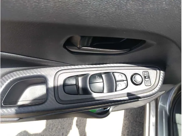 Car image 29