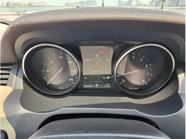 Car image 18