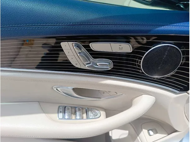 Car image 32