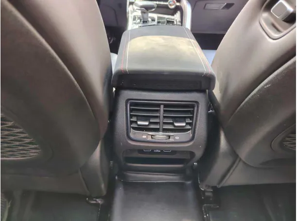 Car image 38