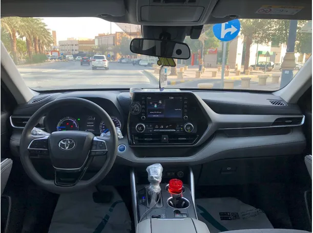 Car image 16
