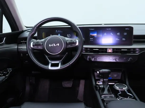 Car image 15