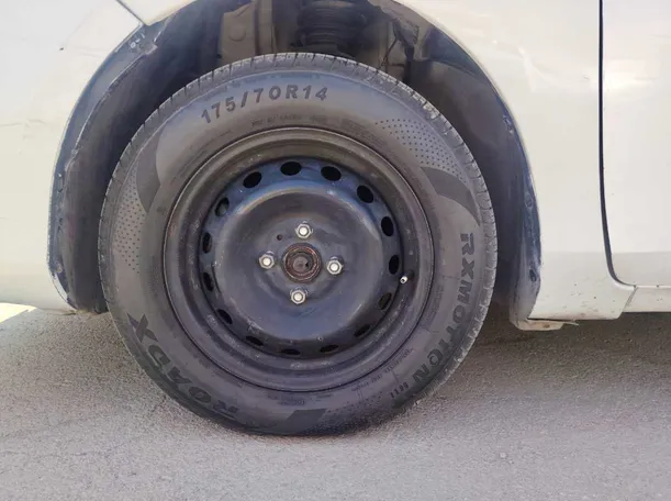 Car image 10
