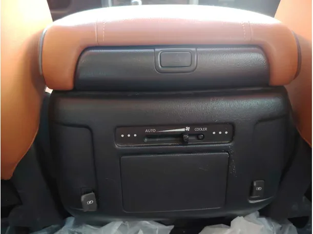 Car image 28