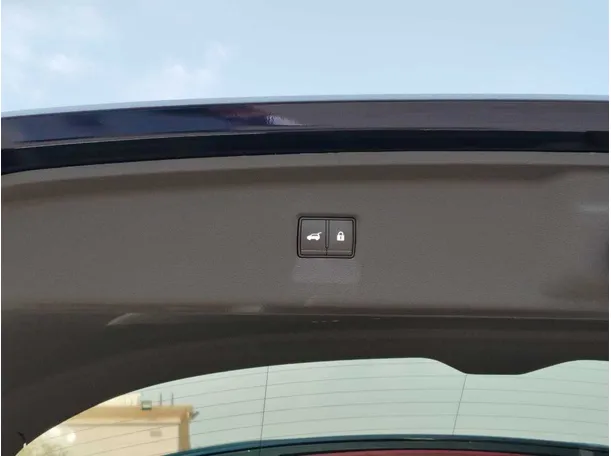 Car image 37