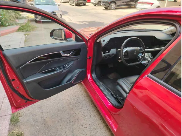 Car image 12