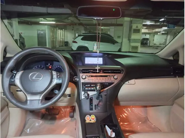 Car image 13