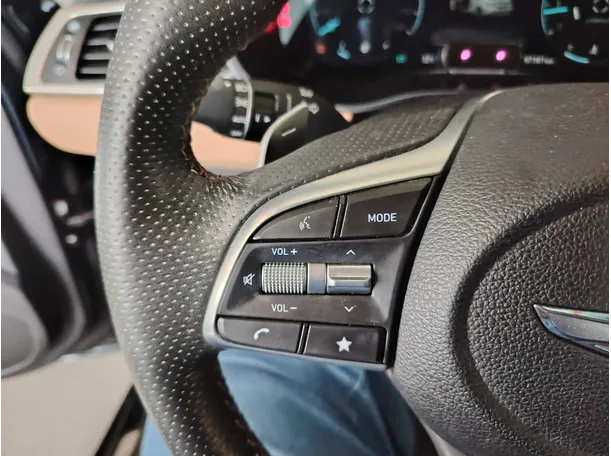 Car image 32