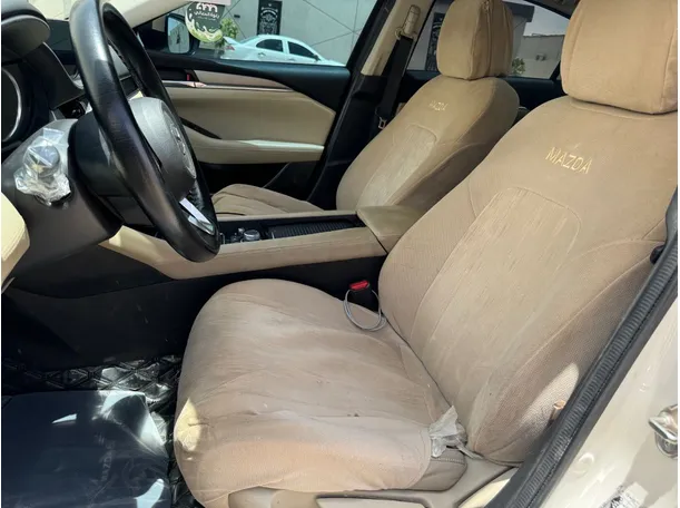 Car image 12