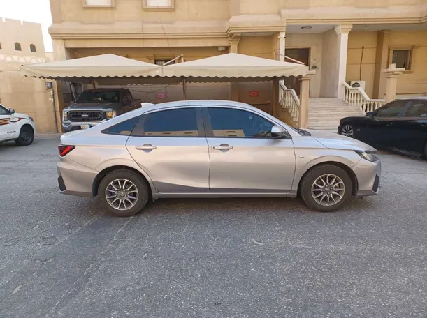 Car image 4