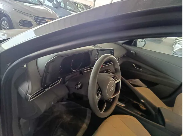 Car image 9