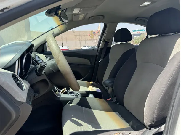 Car image 13