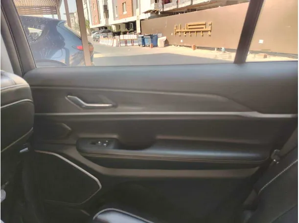 Car image 35