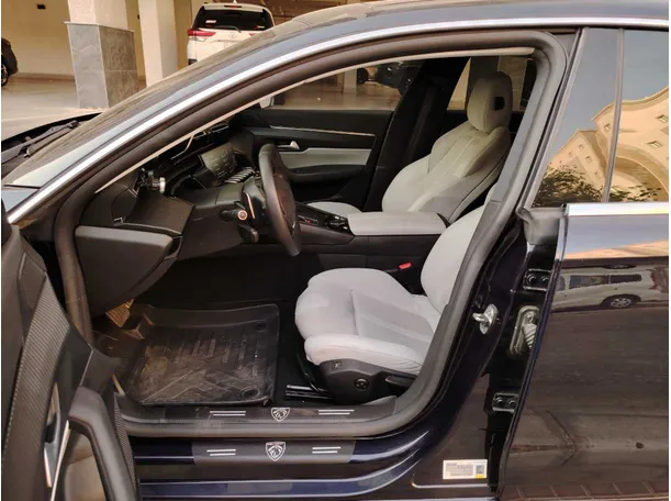 Car image 13