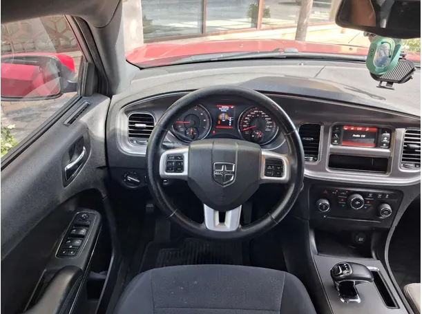 Car image 14