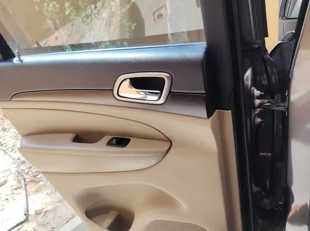 Car image 28