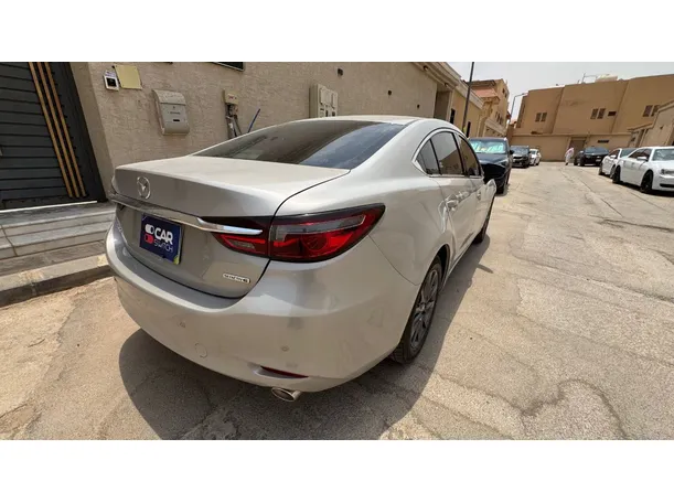 Car image 5