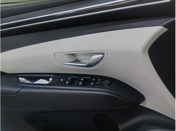 Car image 27