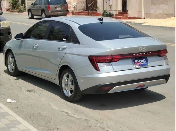 Car image 7