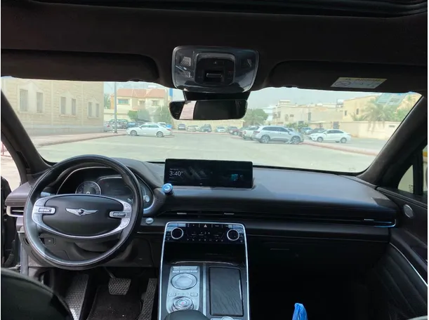 Car image 15
