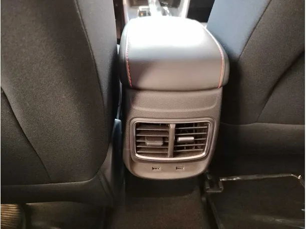 Car image 38