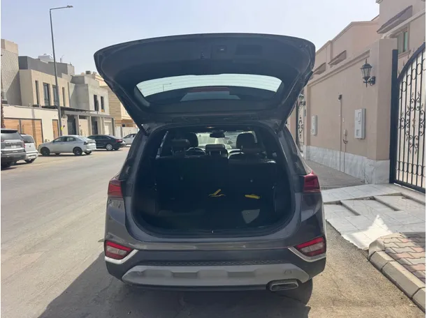 Car image 19