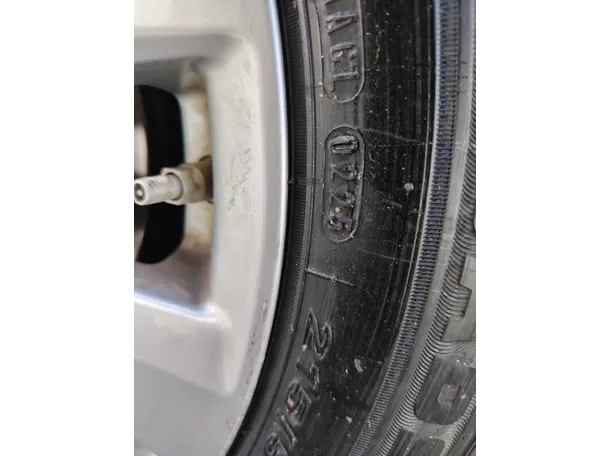 Car image 30